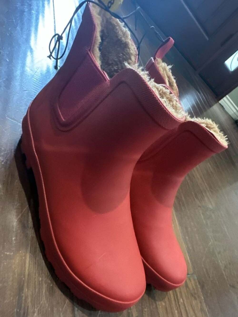 Chooka Red Faux Fur Lined Chelsea Rain Boots Size 8